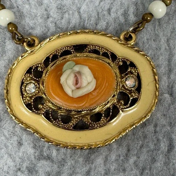 1928 Vintage Style Cameo Rose Pendant Necklace Gold Tone Filigree - Picture 3 of 7